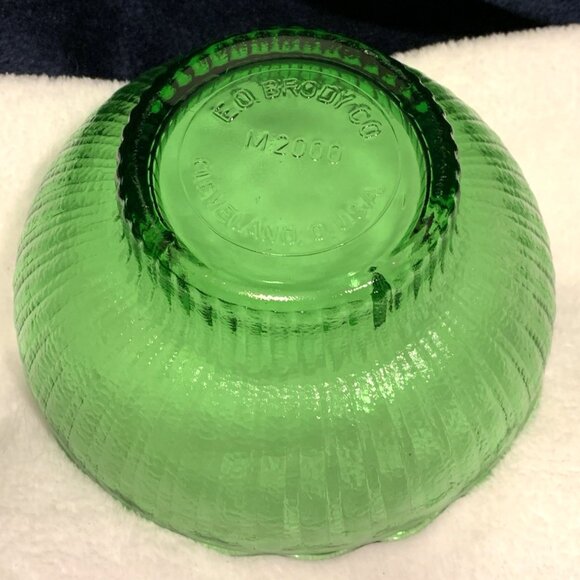 EO Brody Co Green Glass Ribbed Pedestal Bowl Scallop Edge M2000-Vintage-3" Tall. - Picture 3 of 7